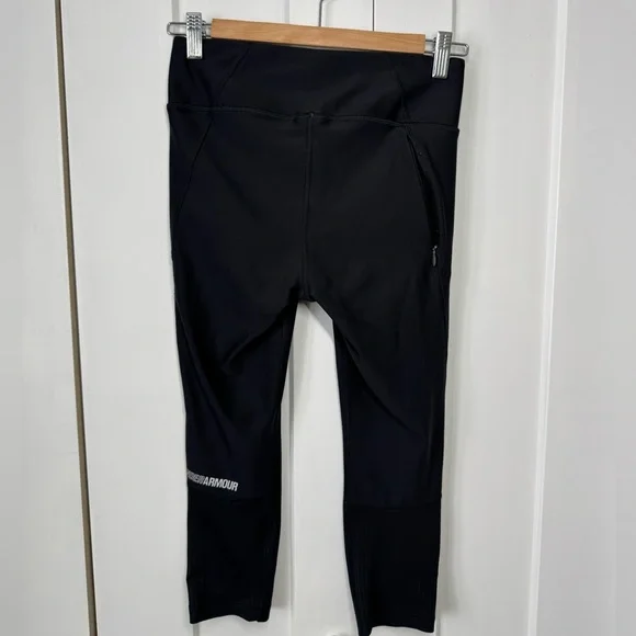 Under Armour Black Cropped Leggings, Size S - Picture 1 of 4